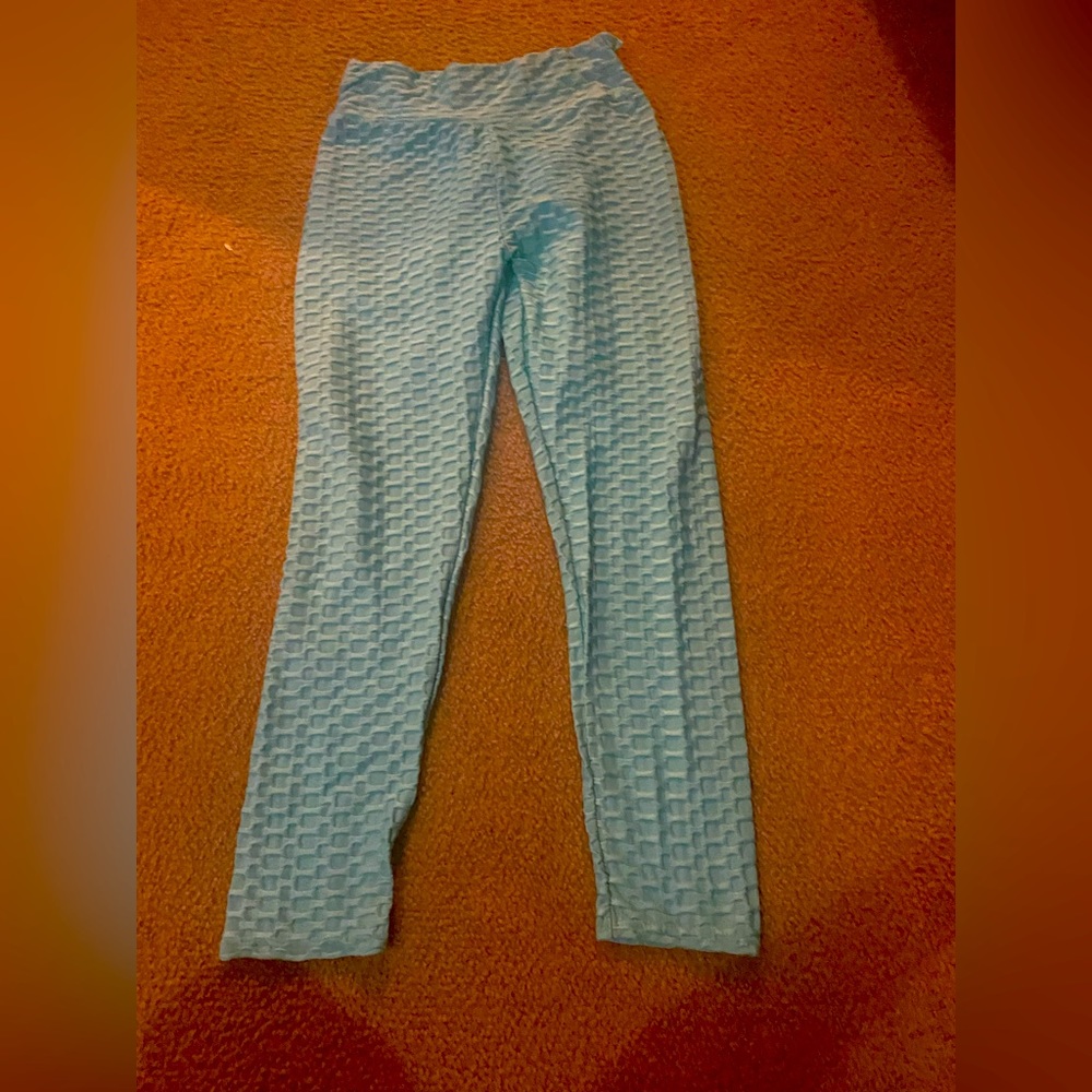 Women’s size small/medium booty enhancing leggings